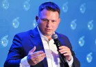 Sławomir Mentzen detained over three hours at London airport
