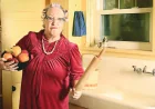 Comedian roundup lands 10 Mother's Day Card Messages jokes