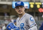Kike Hernandez Draws 7,976-Strong Ovation at Isotopes Park