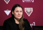 Rebecca Leslie propulse Marie Philip Poulin dans le 2-1 d’Ottawa