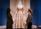 Tim Knox Extends Elizabeth Ii Exhibit to 18 April 2027