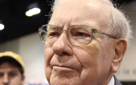 Warren Buffett Cites 2022 Warning Against Betting Long-Term on America