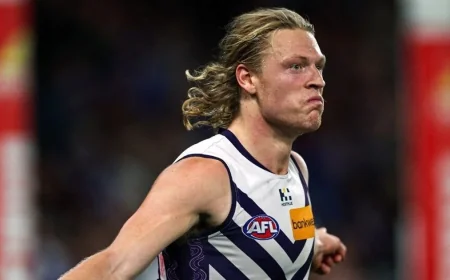 Justin Longmuir Watches Hayden Young Slot Third Major For Fremantle