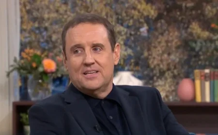 Peter Kay halts Birmingham show after 45 minutes