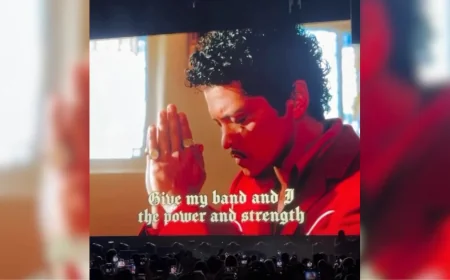 Bruno Mars Opens Show in Prayer, Ends with Sign of the Cross