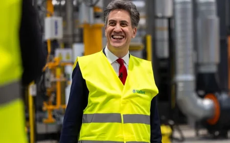 Edward Miliband discussed as Starmer pressure grows over Mandelson