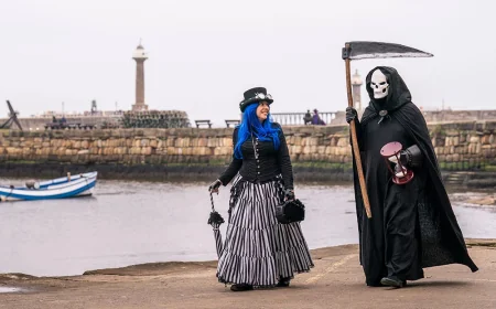 Whitby Swing Bridge closes for four days during Whitby Goth Weekend