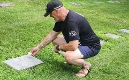 David Bailey Turns Parents’ Ashes Into 40 Parting Stones — People