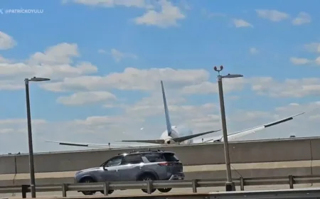 United flight 169 strikes light pole at Newark Airport