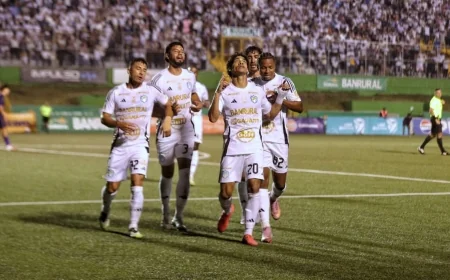 Vuletich’s Header Lifts Comunicaciones Past Antigua GFC 2-0 — Xelajú Mc - Marquense