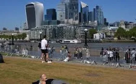 UK weather service sees 11C to 19C Bank Holiday Uk
