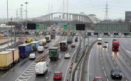 Broken down vehicle blocks one lane at Dartford Crossing