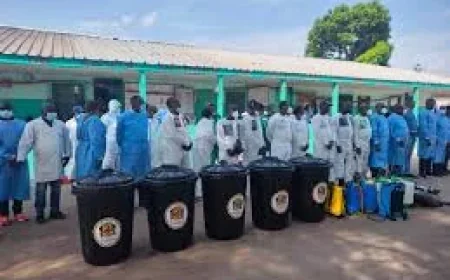 Mondelé équipe trois CSI de Brazzaville en bacs à ordures