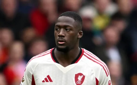 Arne Slot Slams VAR After Liverpool F C Lose 3-2 at Man Utd