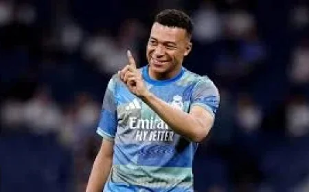 Mbappé defends 1 Cerdeña trip as Ester Expósito enters the frame