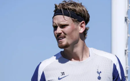 Antonin Kinsky says Tottenham need to escape position after Wolves win — Guglielmo Vicario