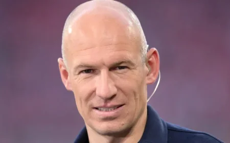 Arjen Robben: Neuer keeps Bayern in the tie as PSG control the second leg