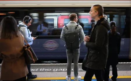 South Western Railway delays hit London Waterloo and Vauxhall services