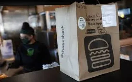 Shake Shack Stock Falls 19.9% After $366.7 Million Revenue Miss