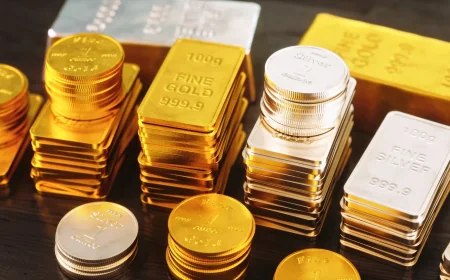 Gold Slips From $5,550 High, Gld Stock Falls