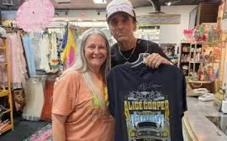 Alice Cooper Draws Edison Mall Crowd After May 5 Fort Myers Show