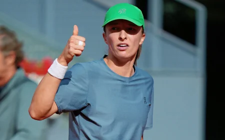 Iga Swiatek sizes up Francisco Roig with Rome opening ahead