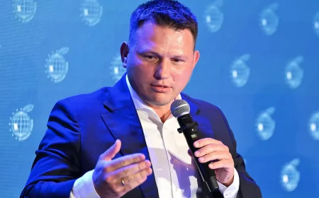 Sławomir Mentzen detained over three hours at London airport