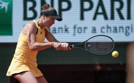Emma Navarro Faces Cocciaretto After 4-9 Start in Rome