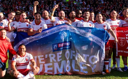 Hull Kingston Rovers beat Warrington 32-12 to reach Wembley final