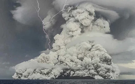 Volcano plume from Hunga Tonga tracked methane cleanup over 10 days