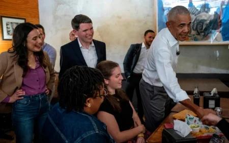Obama appears with Gina Hinojosa, Talarico at Austin taco stop