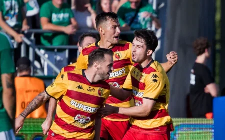 Raków Częstochowa – Jagiellonia Białystok o 20:30 w zaległym meczu