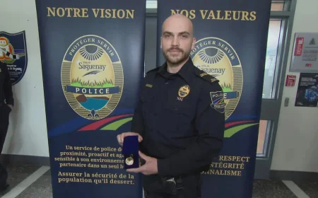 Sept policiers de Saguenay décorés après un sauvetage à Chicoutimi — Sûreté Du Québec