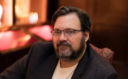 Brandon Sanderson maps Stormlight Archive pilot after Mistborn screenplay