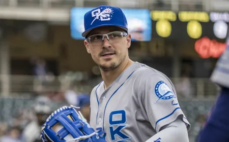 Kike Hernandez Draws 7,976-Strong Ovation at Isotopes Park