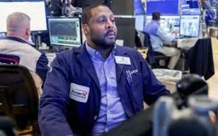 Dow Jones Futures Fall 0.7% as Yields Top 4.5%