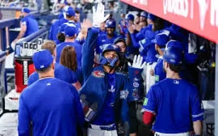 Andrés Giménez Hits 2 Homers, Drives In 5 in Loss