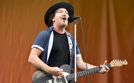 Eddie Vedder leads Pearl Jam to first show after Matt Cameron exit
