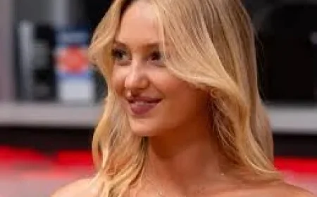 Sydney Thomas Plays Poker Against Celebrities at 22