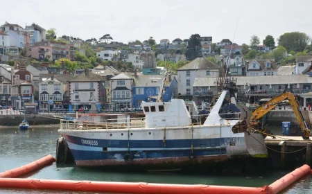 Gilpin Starts Removing Accumulate From Brixham Harbour After 10 Years