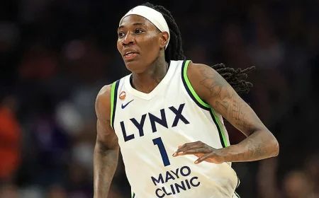 Natasha Howard Powers Chicago Sky-Lynx Low-Score Angle