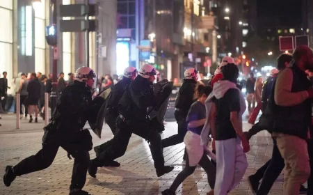 SPVM: Une autopatrouille brûlée rue Saint-Urbain après Feu D'artifice