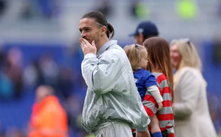 Everton Fc Open Striker Search After 17 Goals From Beto, Barry