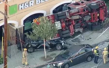 Los Angeles Fire truck overturns in Sunland, injuring 2 firefighters