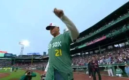 Boston Honors Roger Clemens With 7,500 Bobbleheads Friday