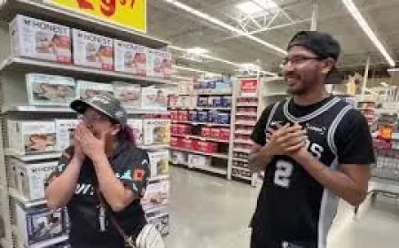 Sean Elliott Helps H-E-B Hand Out Free Groceries, Spurs Tickets