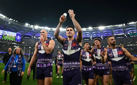 Ross Lyon Guides Fremantle to Club-Record 10th Straight Win