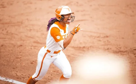 Teagan Kavan Leads Texas Softball Past Baylor 7-0 Into Super Regional