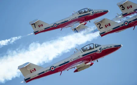Snowbirds Montreal Fly Over Bell Centre at 6:15 p.m.