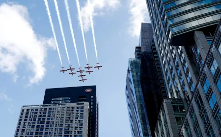 Chris Chelios as Snowbirds Fly Over Bell Centre at 6:15 p.m.